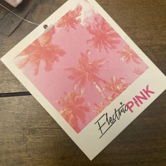 Electric Pink Cowgirl Spell out Crop Tee Size Large new with tags - Picture 5 of 6